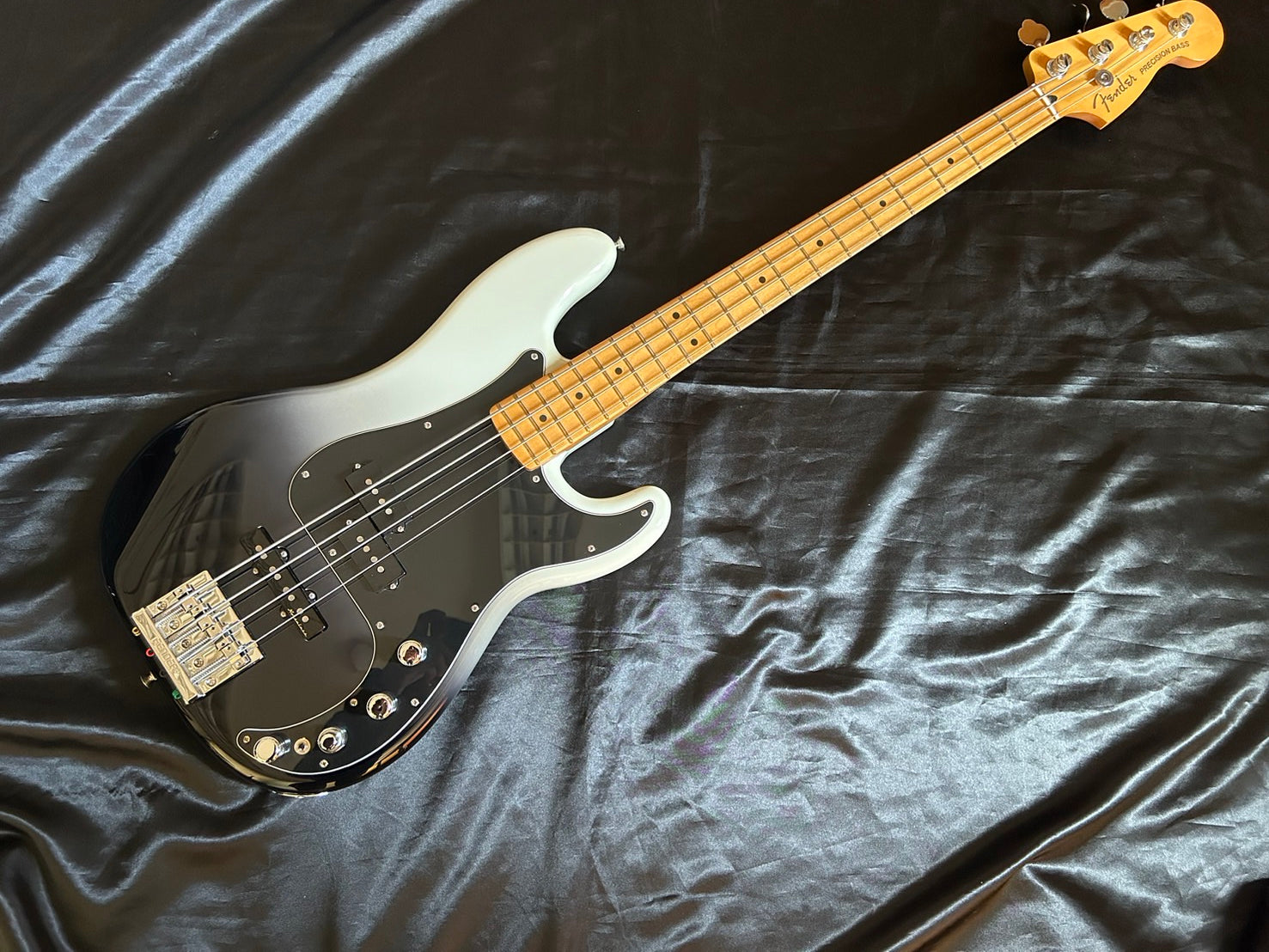 中古】Fender フェンダー Player Plus Precision Bass, Maple, Silver 